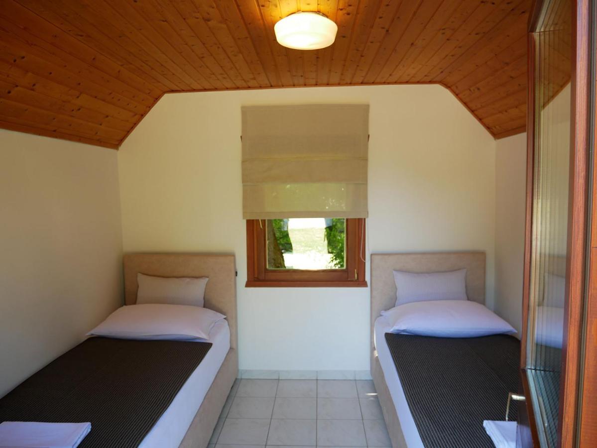 Bungalows Korana - Campsite Korana Селище Дрежницько Екстер'єр фото