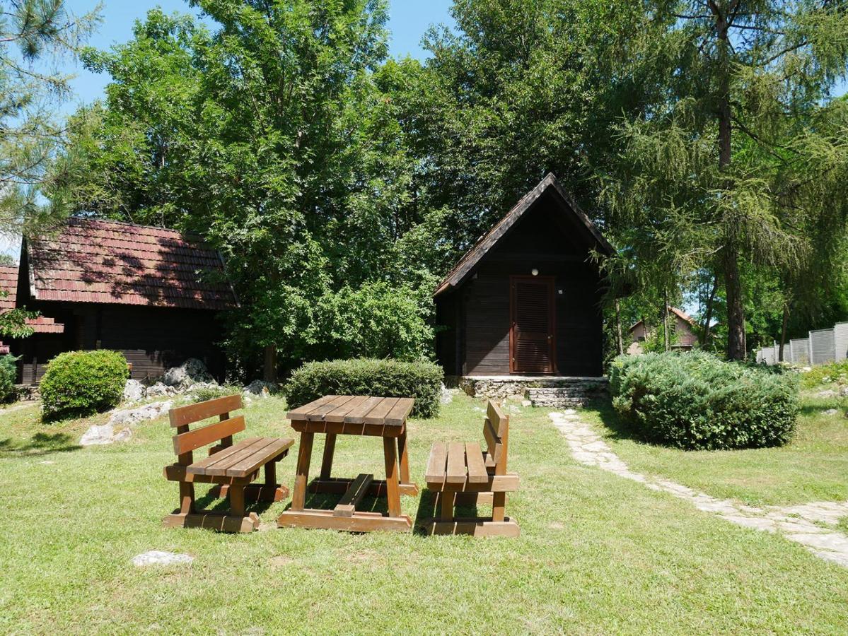 Bungalows Korana - Campsite Korana Селище Дрежницько Екстер'єр фото