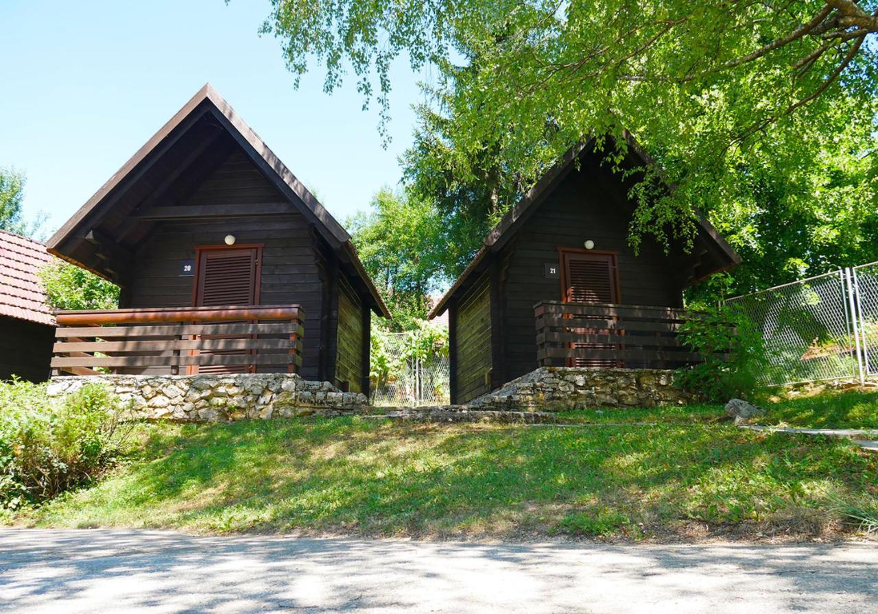 Bungalows Korana - Campsite Korana Селище Дрежницько Екстер'єр фото