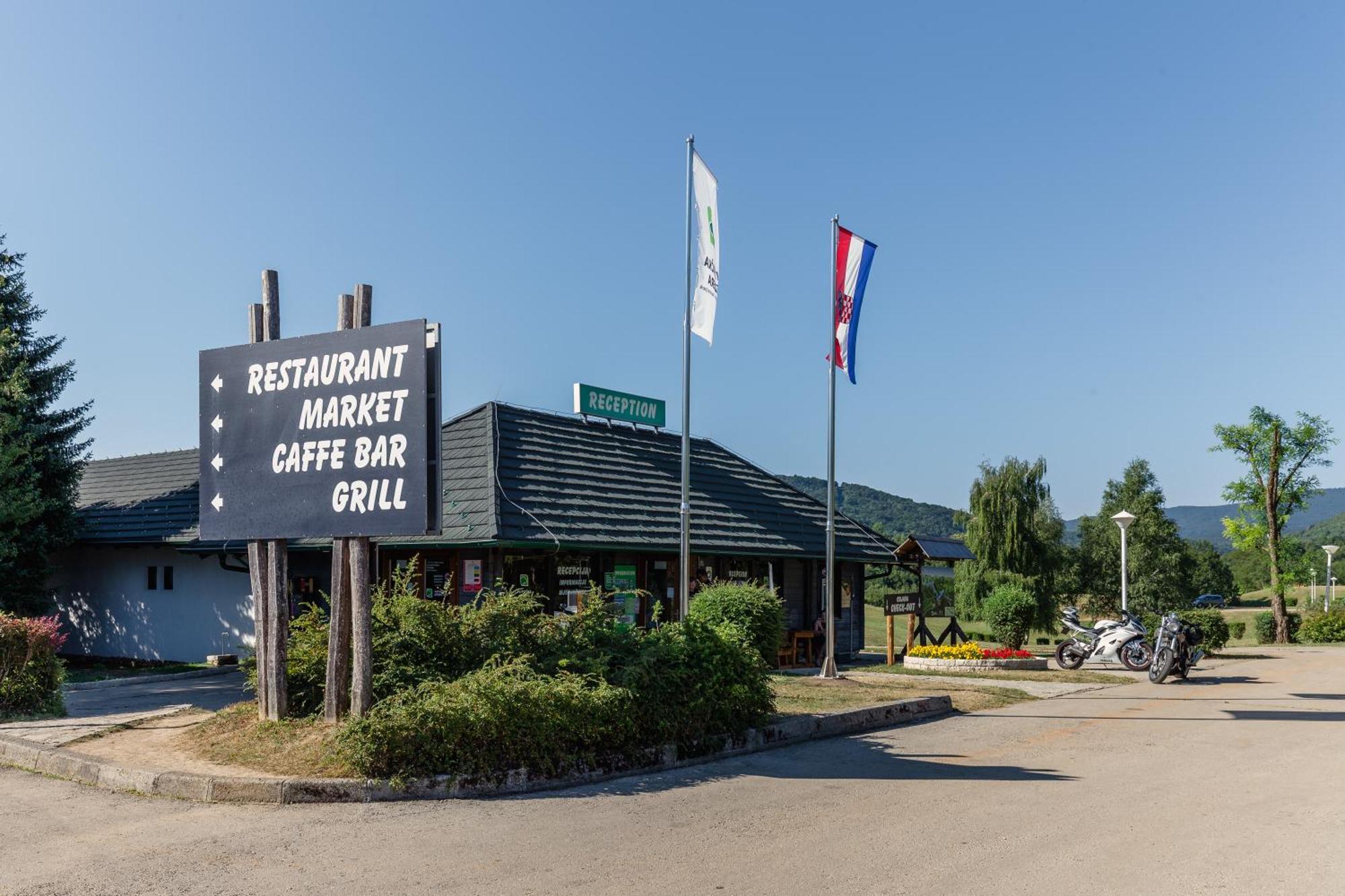 Bungalows Korana - Campsite Korana Селище Дрежницько Екстер'єр фото