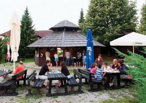 Bungalows Korana - Campsite Korana Селище Дрежницько Екстер'єр фото